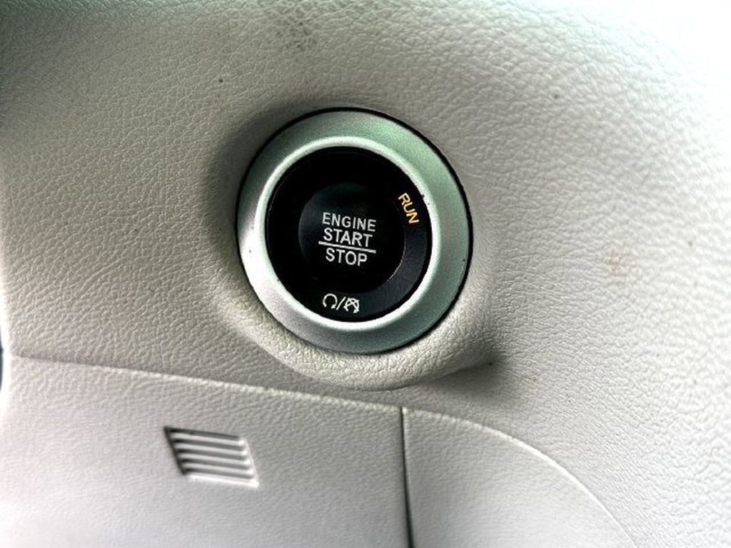 Used 2023 Chrysler Voyager LX FWD image 17