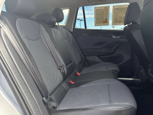 Used 2026 Volkswagen Tiguan SE AWD/4WD image 27