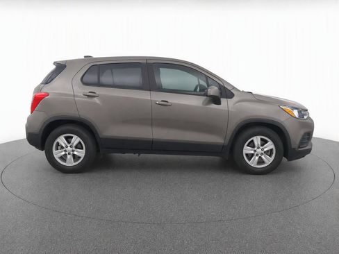 Used 2022 Chevrolet Trax LS w/ Tint and Cruise Package FWD image 11