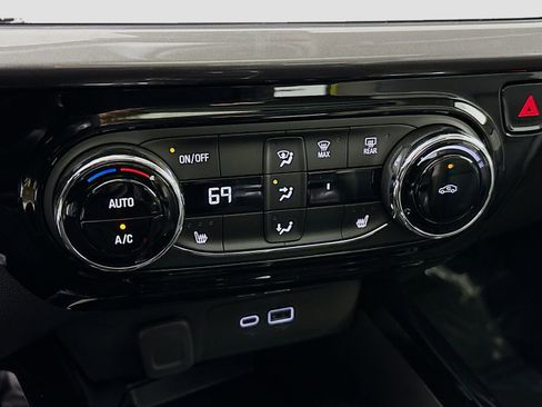 New 2026 Chevrolet Trax ACTIV w/ Sunroof Package FWD image 20