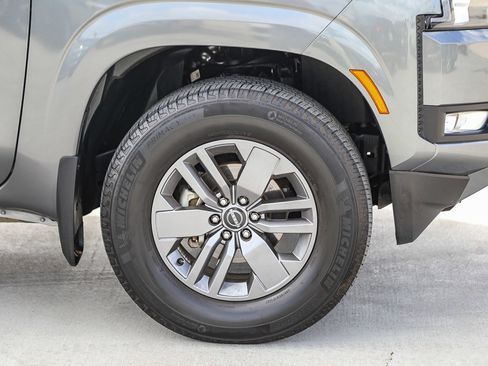 Used 2025 Nissan Frontier SV w/ SV Convenience Package RWD image 10