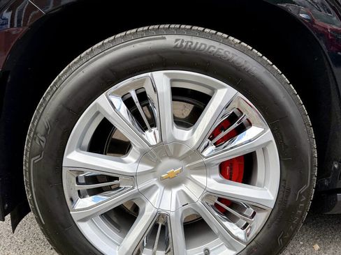 Used 2024 Chevrolet Suburban High Country image 8