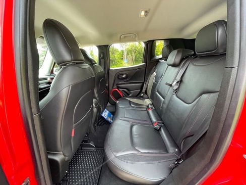 Used 2017 Jeep Renegade Trailhawk w/ Premium Trailhawk Package AWD/4WD image 23