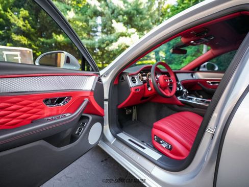 Used 2022 Bentley Flying Spur V8 image 26
