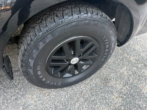 Used 2016 Nissan Frontier SV image 15