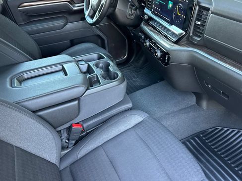 Used 2025 Chevrolet Silverado 2500 LT w/ Convenience Package AWD/4WD image 19