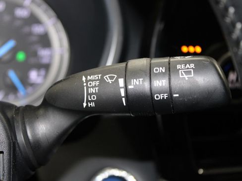 Used 2022 Toyota Highlander XLE AWD/4WD image 41