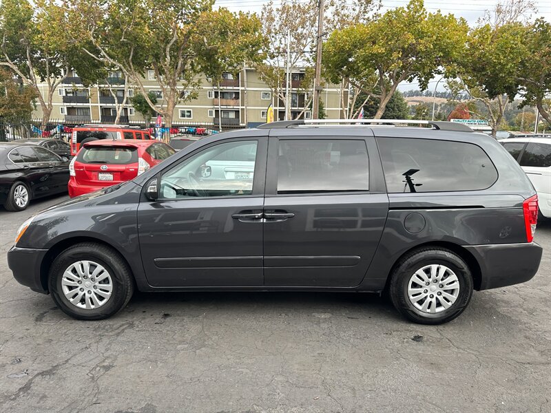 Used 2012 Kia Sedona LX FWD image 8
