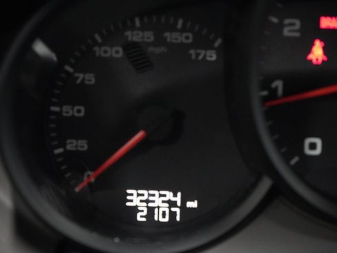 Used 2021 Porsche 718 Cayman RWD image 25