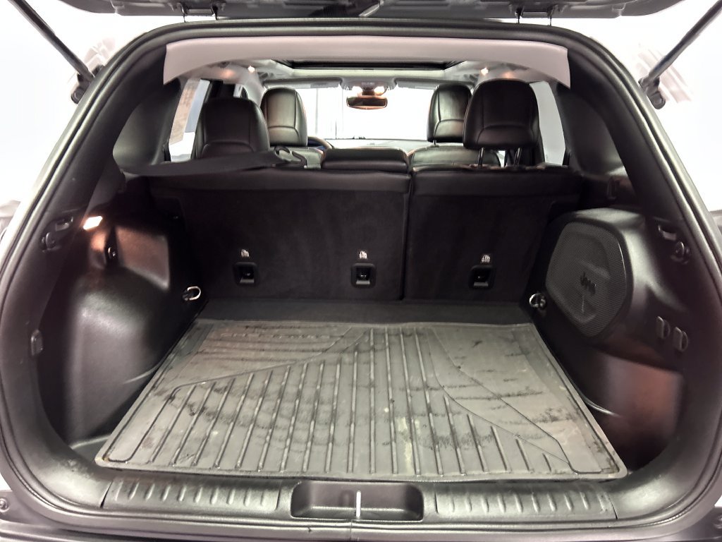 Used 2022 Jeep Cherokee Latitude Lux w/ Sun & Sound Group AWD/4WD image 25