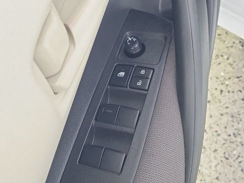 Used 2025 Toyota Corolla LE FWD image 22