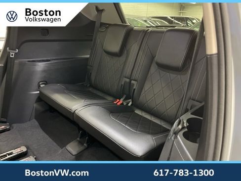 Used 2025 Volkswagen Atlas SEL Premium R-Line image 11