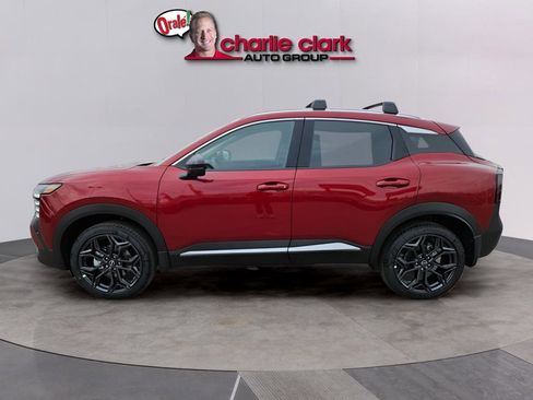 New 2026 Nissan Kicks SR w/ Cold Weather Package FWD image 3