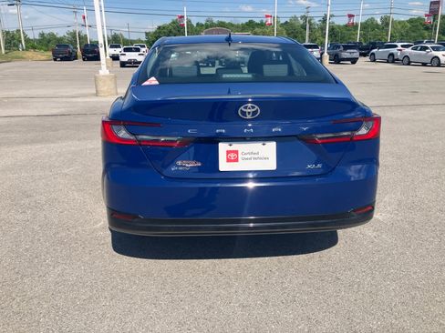 Used 2025 Toyota Camry XLE FWD image 7