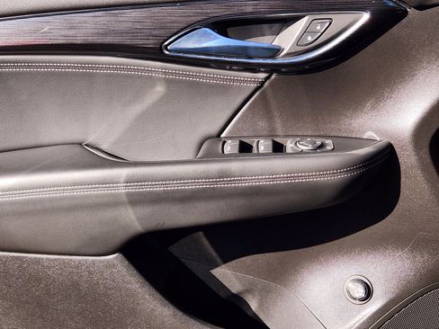 Used 2023 Buick Envision Preferred image 24