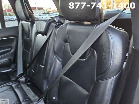 Used 2017 Volvo XC90 T6 Momentum w/ Vision Package image 16