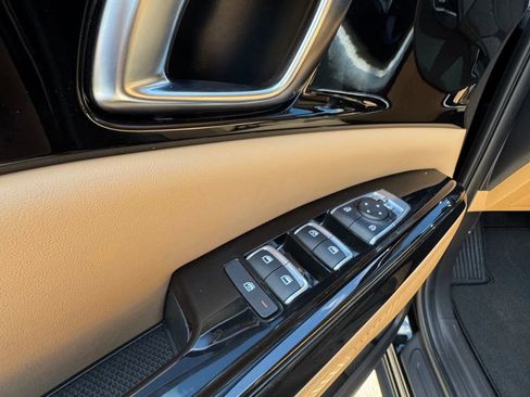 Used 2024 Kia Carnival EX image 36