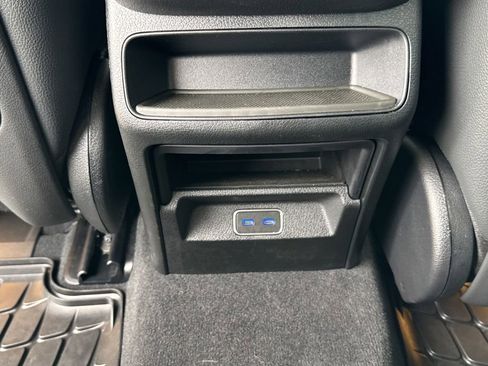 Used 2025 Mercedes-Benz GLE 450e 4MATIC w/ Driver Assistance Package image 32