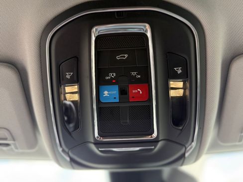 Used 2023 Jeep Grand Cherokee Limited w/ Luxury Tech Group II image 26