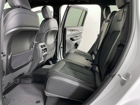 New 2026 Jeep Grand Cherokee Altitude image 18