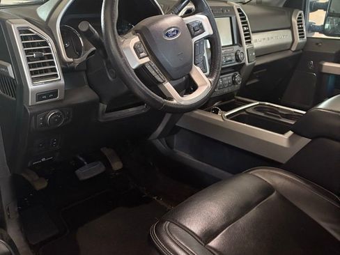 Used 2017 Ford F250 Lariat w/ Lariat Ultimate Package image 3