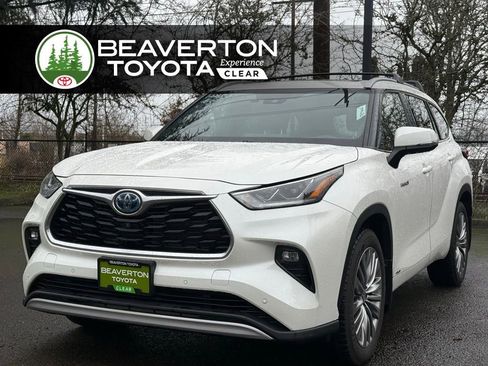 Used 2021 Toyota Highlander Platinum image 1