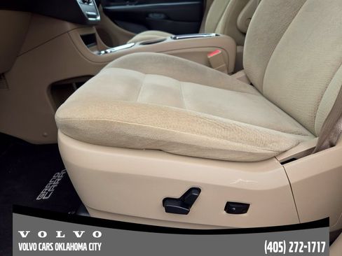 Used 2016 Dodge Grand Caravan SXT w/ Rear Park Assist Package FWD image 19