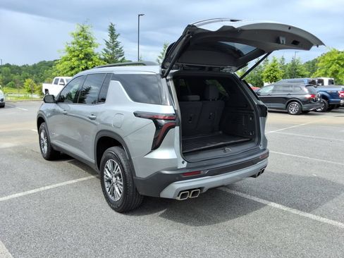 Certified 2024 Chevrolet Traverse LT FWD image 15