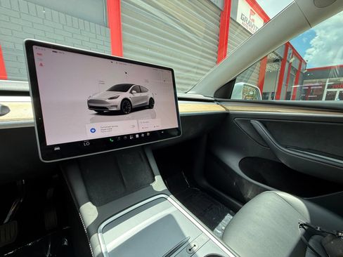 Used 2023 Tesla Model Y Long Range AWD/4WD image 26