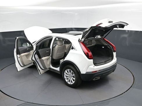 Used 2021 Cadillac XT4 Luxury FWD image 2