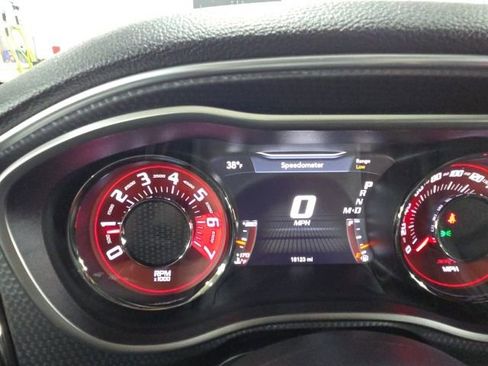 Used 2016 Dodge Challenger SRT Hellcat image 27