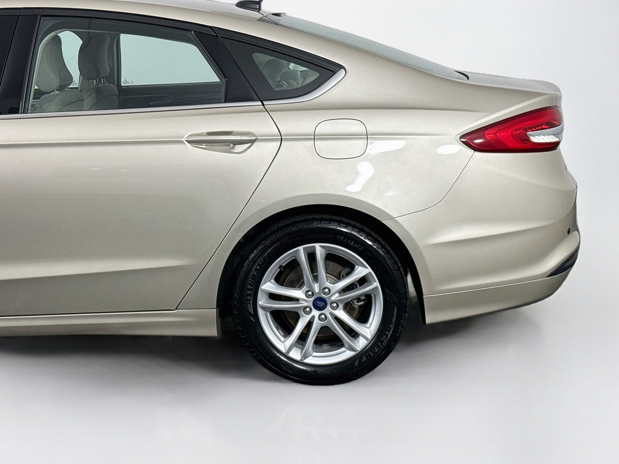 Used 2018 Ford Fusion SE FWD image 40