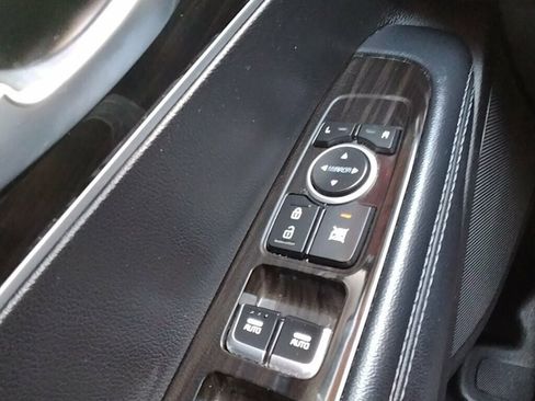 Used 2019 Kia Sorento FWD image 25