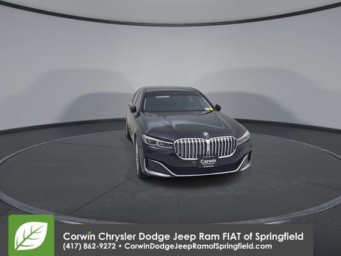 Used 2022 BMW 740i xDrive w/ Premium Package image 4