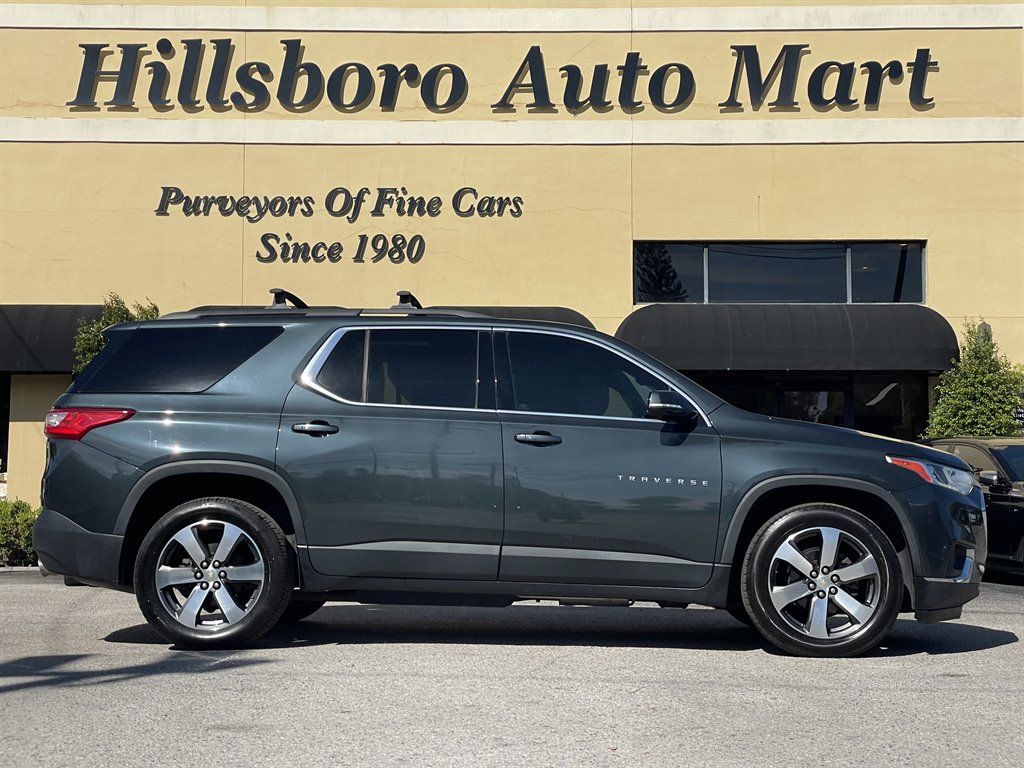 Used 2020 Chevrolet Traverse LT w/ LT Premium Package AWD/4WD image 4