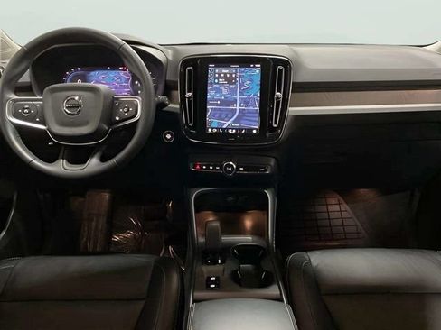 Used 2023 Volvo XC40 B4 Core w/ Convenience Package FWD image 13