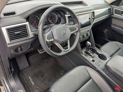 Used 2021 Volkswagen Atlas SE image 17
