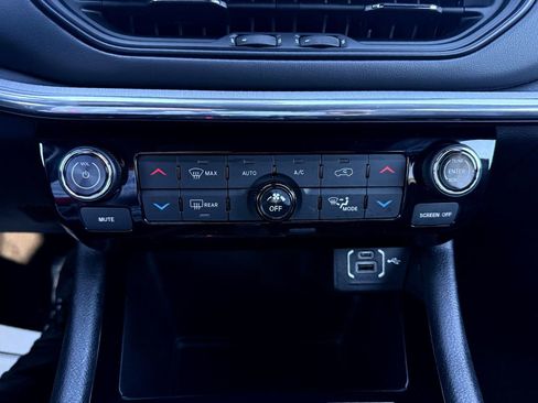 Used 2023 Jeep Compass Limited image 22