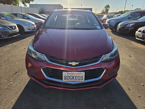 Used 2018 Chevrolet Cruze LT w/ Convenience Package FWD image 5