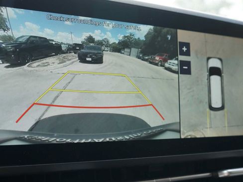 Certified 2022 Kia Carnival SX Prestige FWD image 11