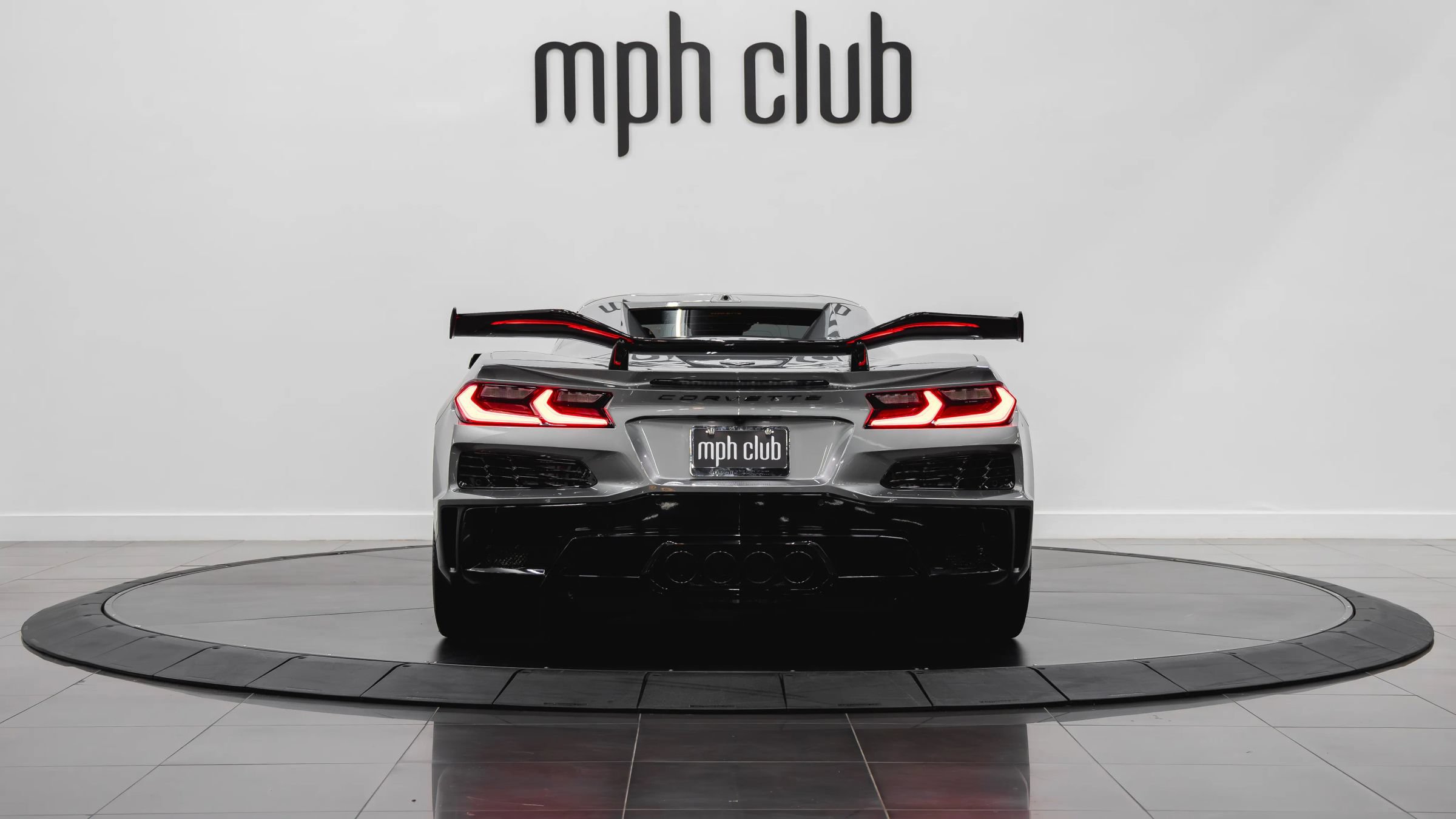 Used 2024 Chevrolet Corvette Z06 w/ Z07 Performance Package RWD image 7