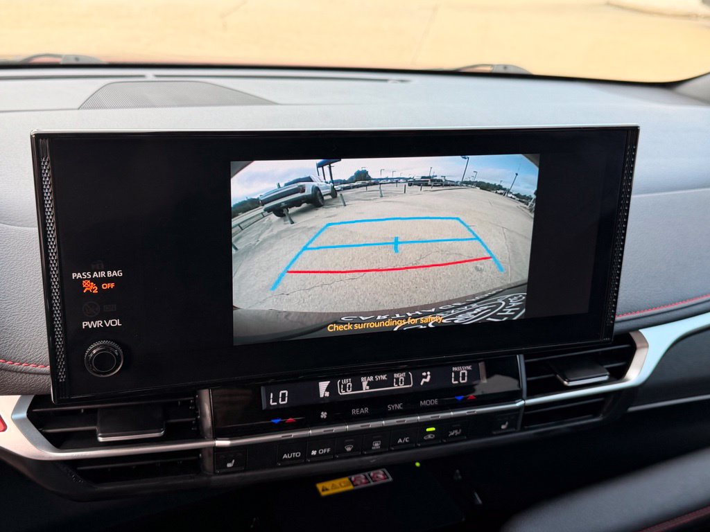 Used 2025 Toyota Sienna XSE w/ XSE Plus Package FWD image 39
