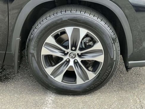 Used 2023 Toyota Highlander XLE AWD/4WD image 7