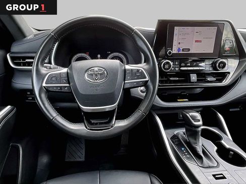Used 2025 Toyota Highlander XSE AWD/4WD image 6