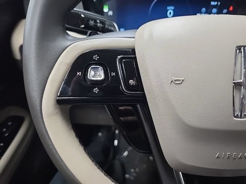 Used 2023 Lincoln Corsair AWD image 23