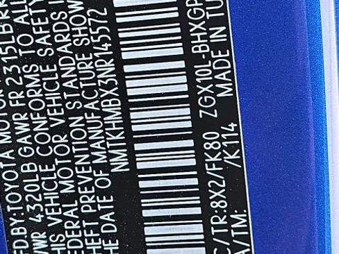 Used 2022 Toyota C-HR XLE image 7