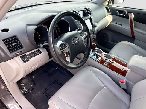 Used 2012 Toyota Highlander Limited w/ Tow Pkg AWD/4WD image 25