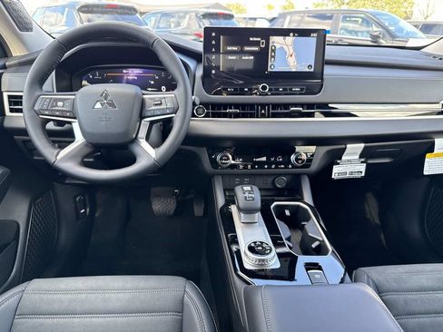 New 2026 Mitsubishi Outlander SE FWD image 17