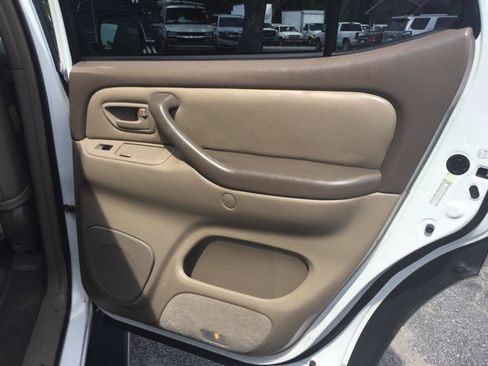 Used 2004 Toyota Sequoia SR5 RWD image 40