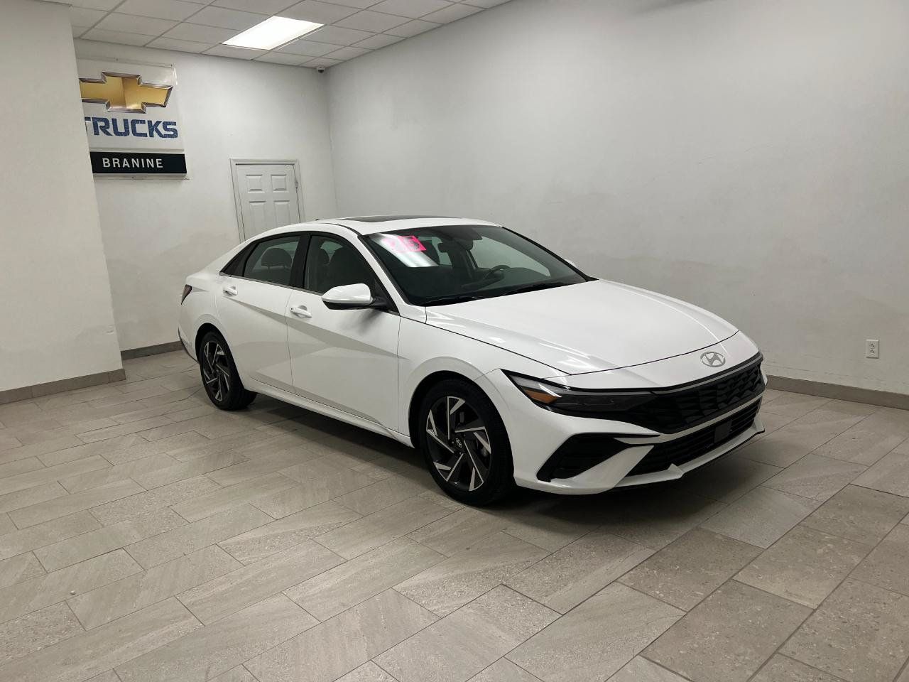 Used 2025 Hyundai Elantra SEL FWD image 7
